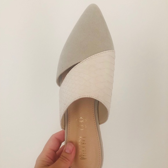 Vegan Leather Flat Mule Two Toned Snake Detail - Picture 4 of 5